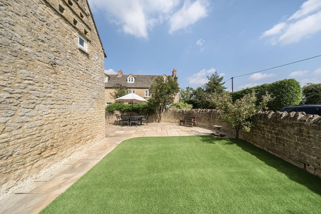 Property photo 3 of 21 Garden View