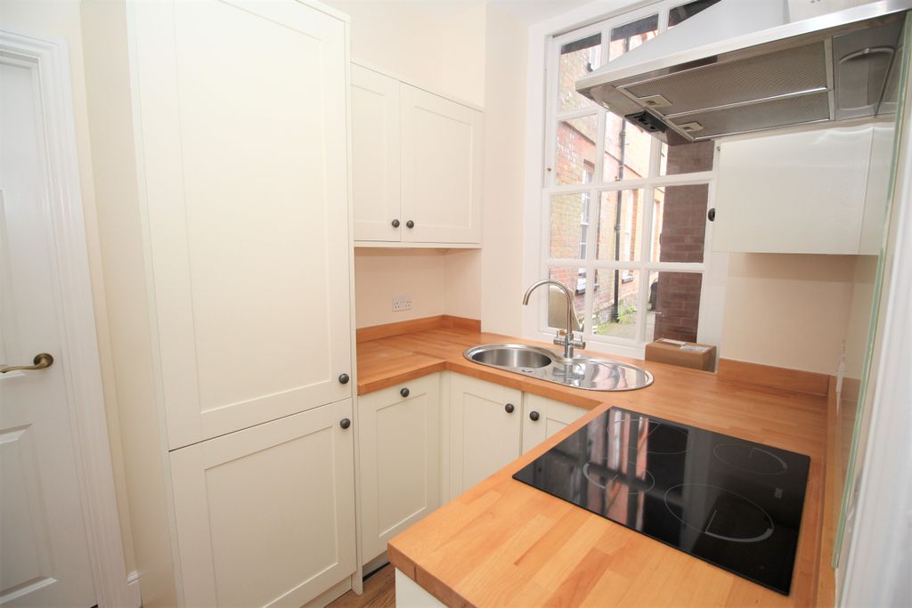 Property photo 3 of 9 Kitchen