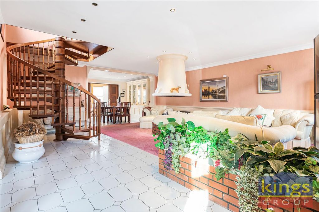 Property photo 2 of 37