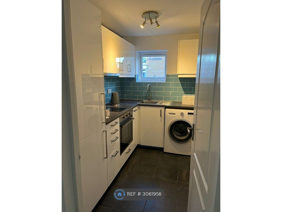 Property photo 2 of 10 Newly Installed Kitchen
