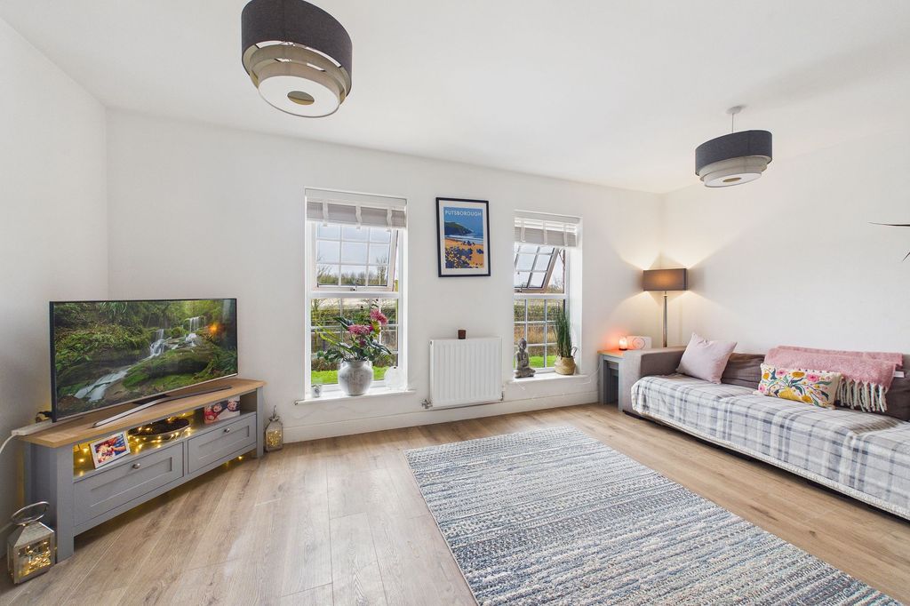 Property photo 3 of 26