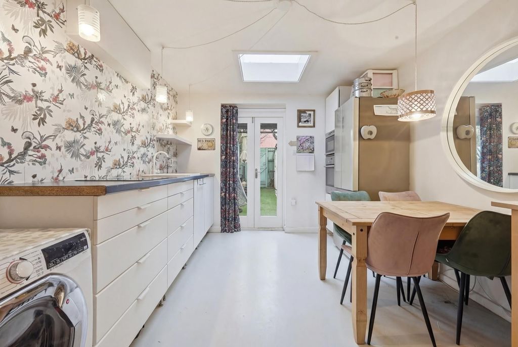 Property photo 2 of 22