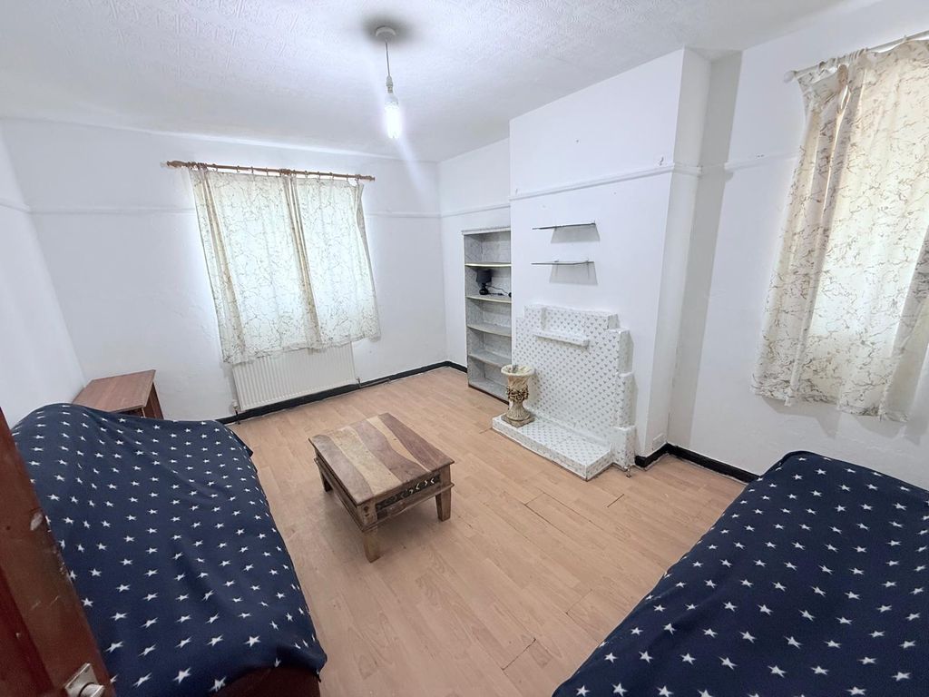 Property photo 1 of 5