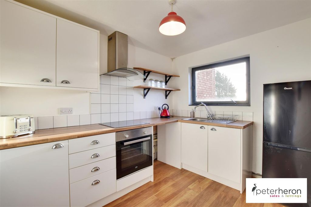 Property photo 3 of 6 Kitchen