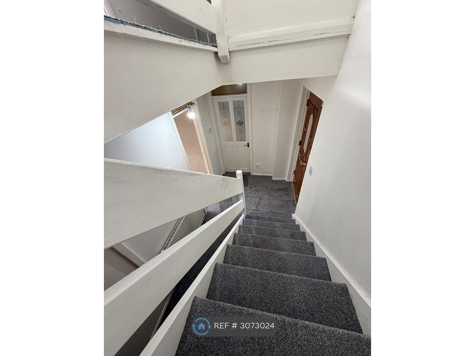 Property photo 3 of 19 Hallway