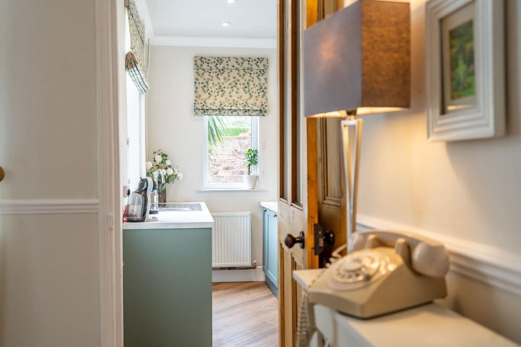 Property photo 3 of 33 Kitchen