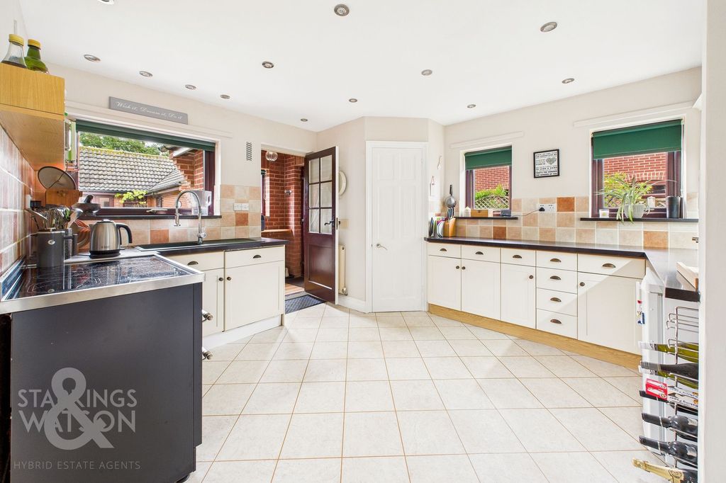 Property photo 2 of 33