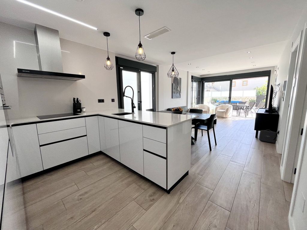 Property photo 3 of 31