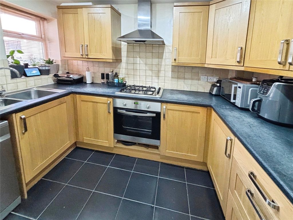 Property photo 2 of 11 Kitchen