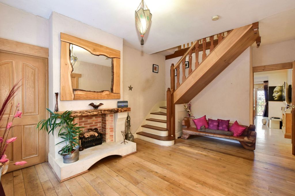 Property photo 2 of 18