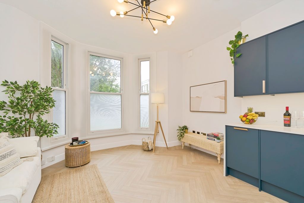Property photo 3 of 20 1819953-01