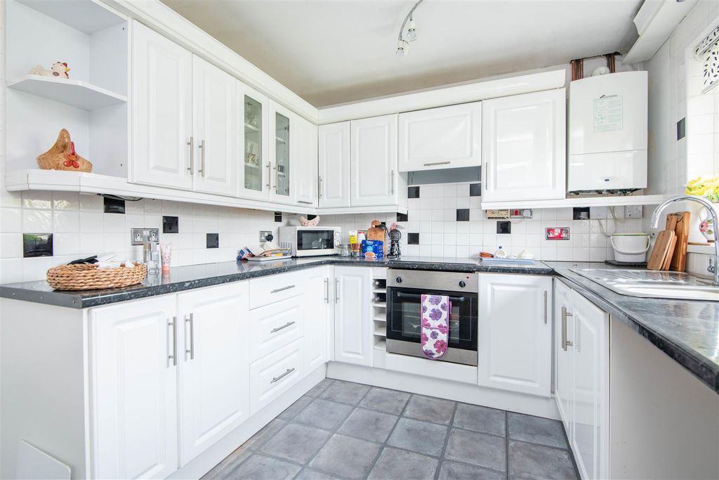 Property photo 2 of 15 Kitchen