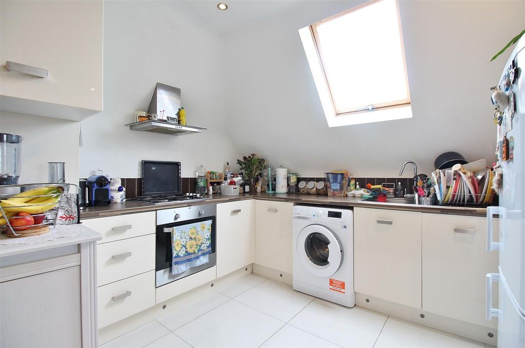 Property photo 1 of 7 Kitchen