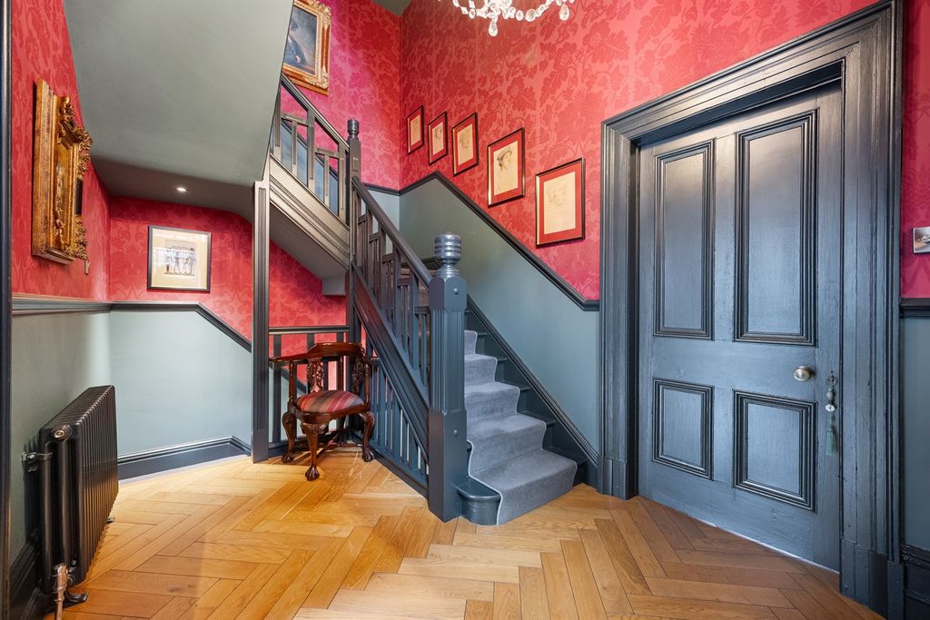 Property photo 2 of 28 Entrance Hallway