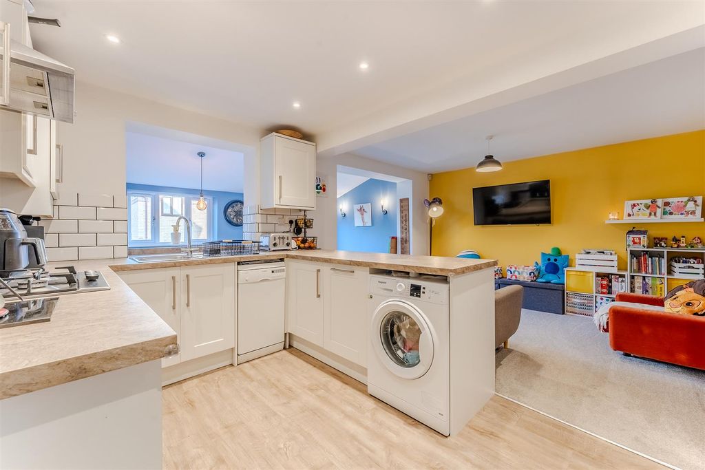 Property photo 2 of 21