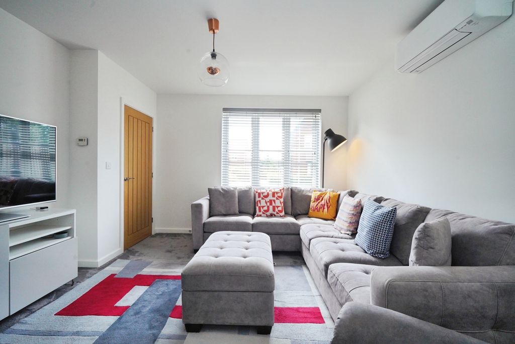Property photo 2 of 19 Pbox-Img.Jpg