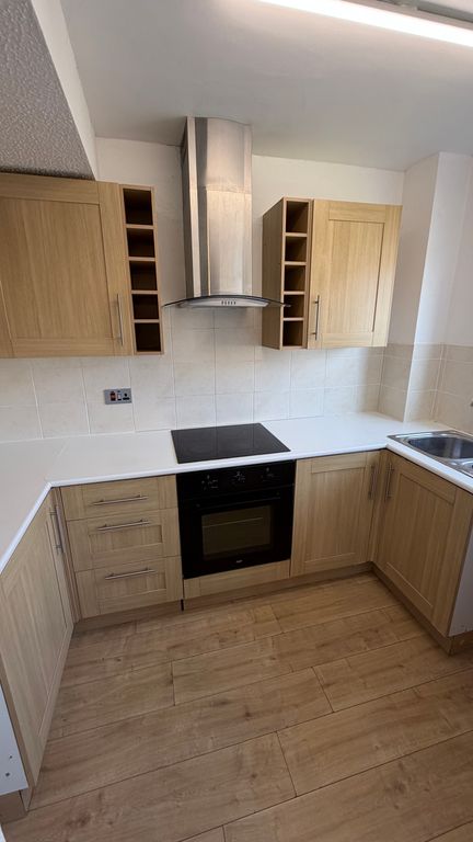 Property photo 3 of 7 Kitchen
