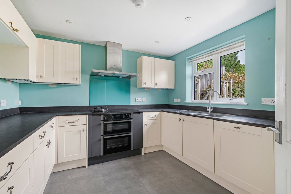 Property photo 2 of 16 Kitchen