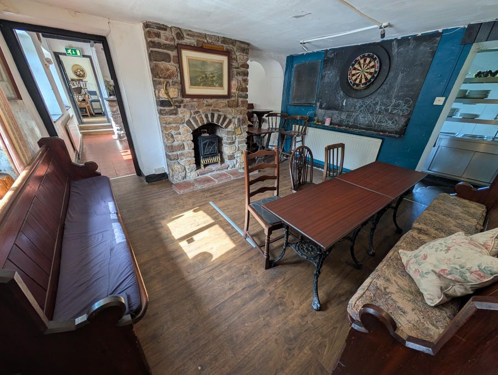 Property photo 3 of 12
