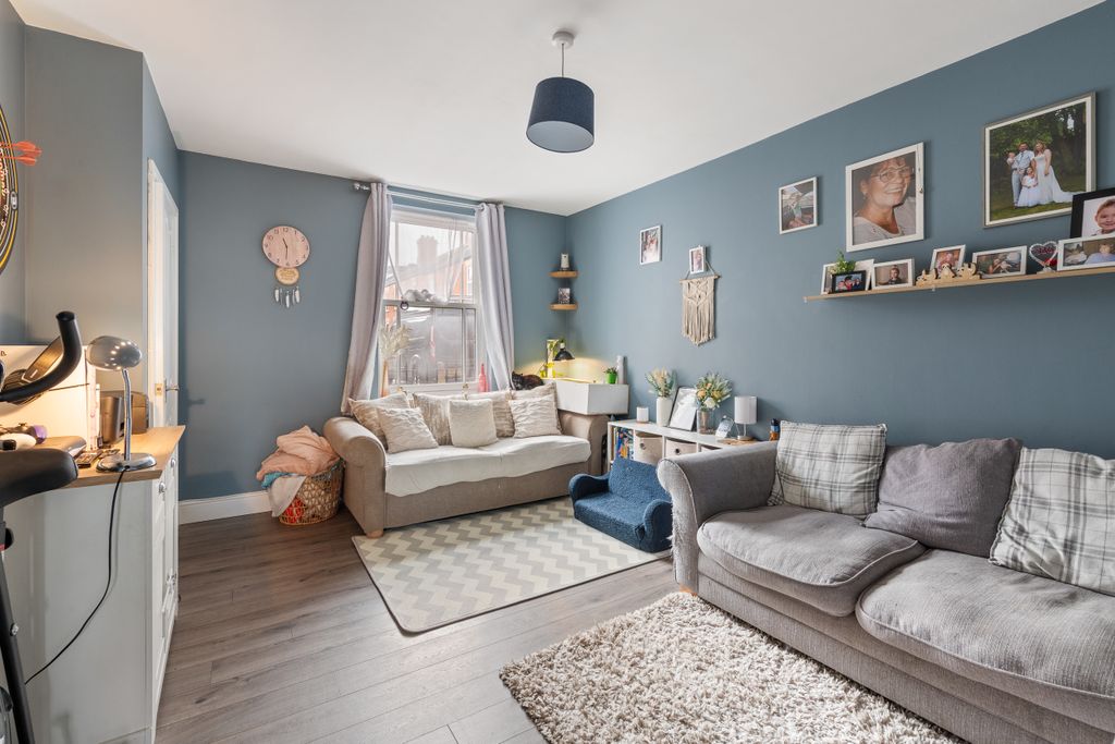 Property photo 2 of 20