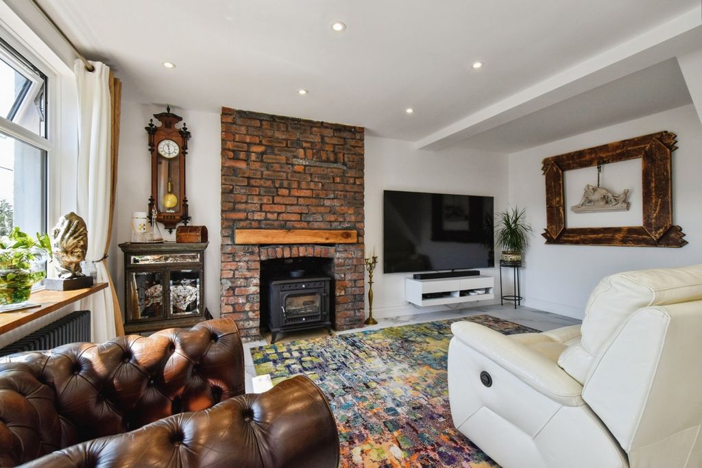 Property photo 3 of 21 Pbox-Img.Jpg