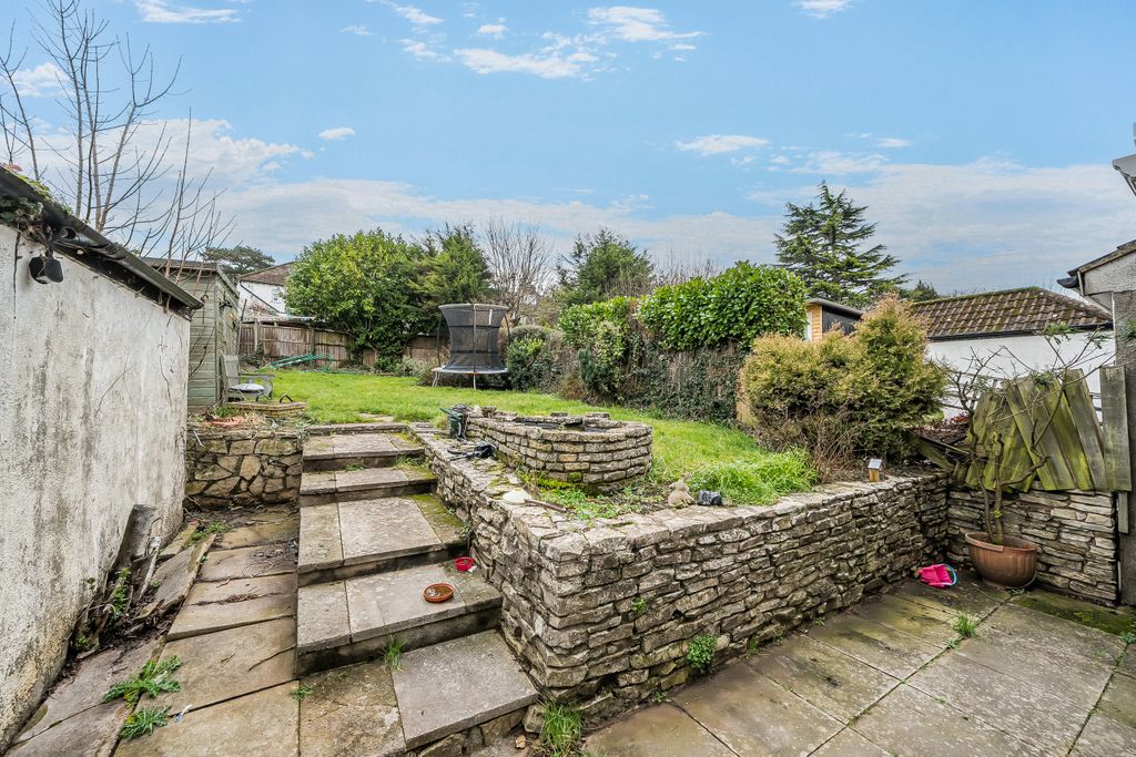 Property photo 2 of 19 Garden