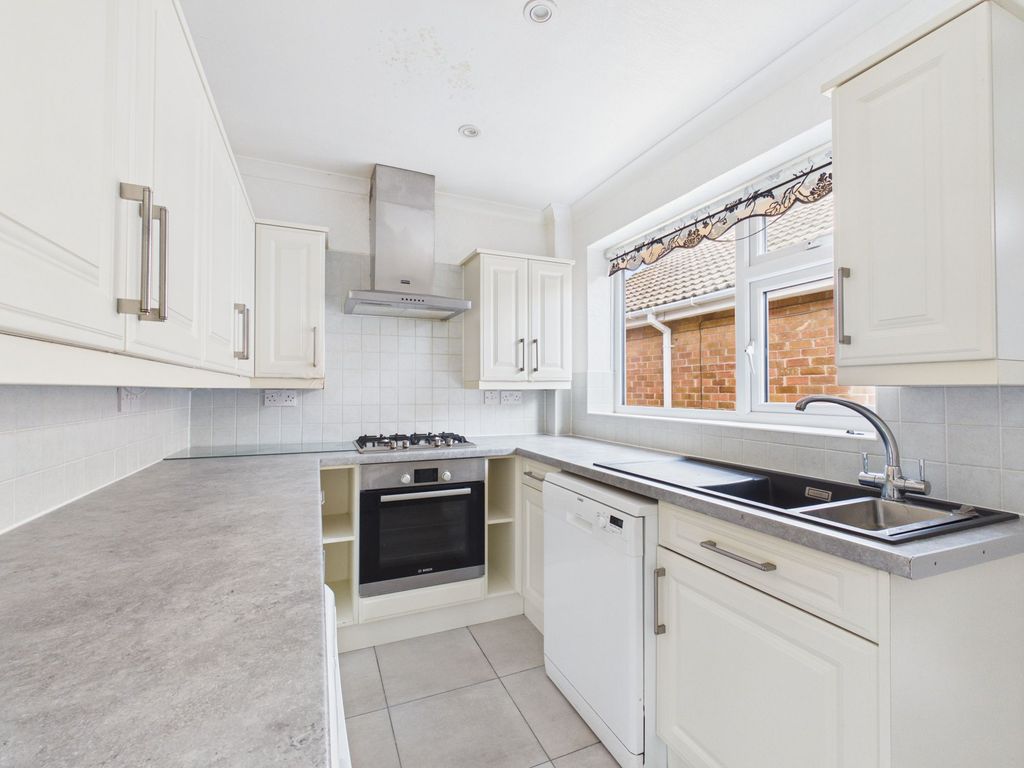 Property photo 3 of 11 Kitchen