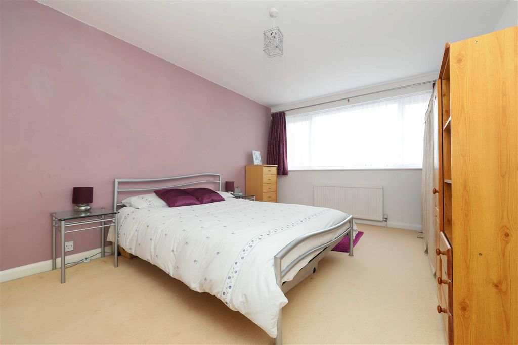 Property photo 3 of 16 Bedroom 1.Jpg