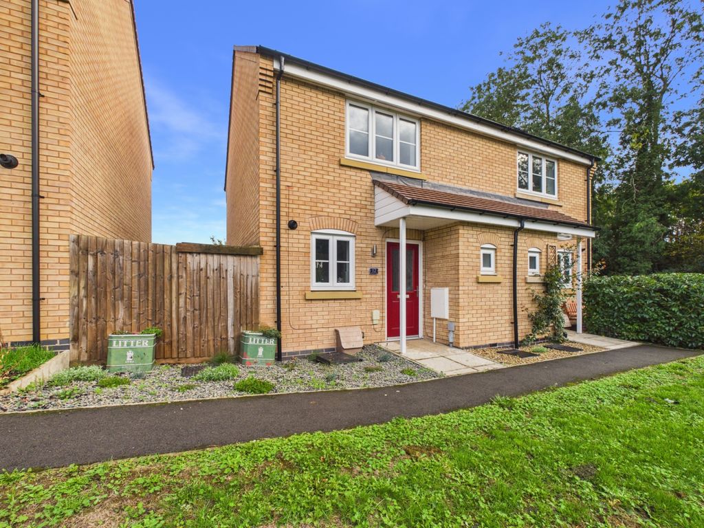 Property photo 1 of 15 Willis Close