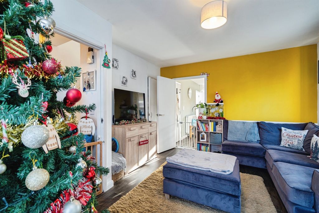 Property photo 3 of 12