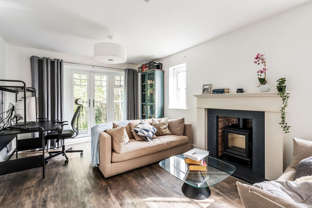 Property photo 2 of 48