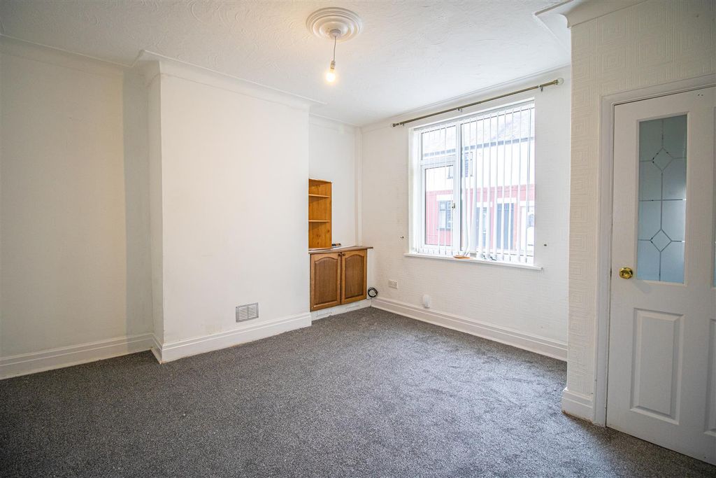 Property photo 2 of 6 Reception