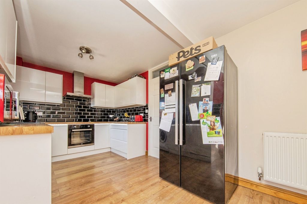 Property photo 3 of 16