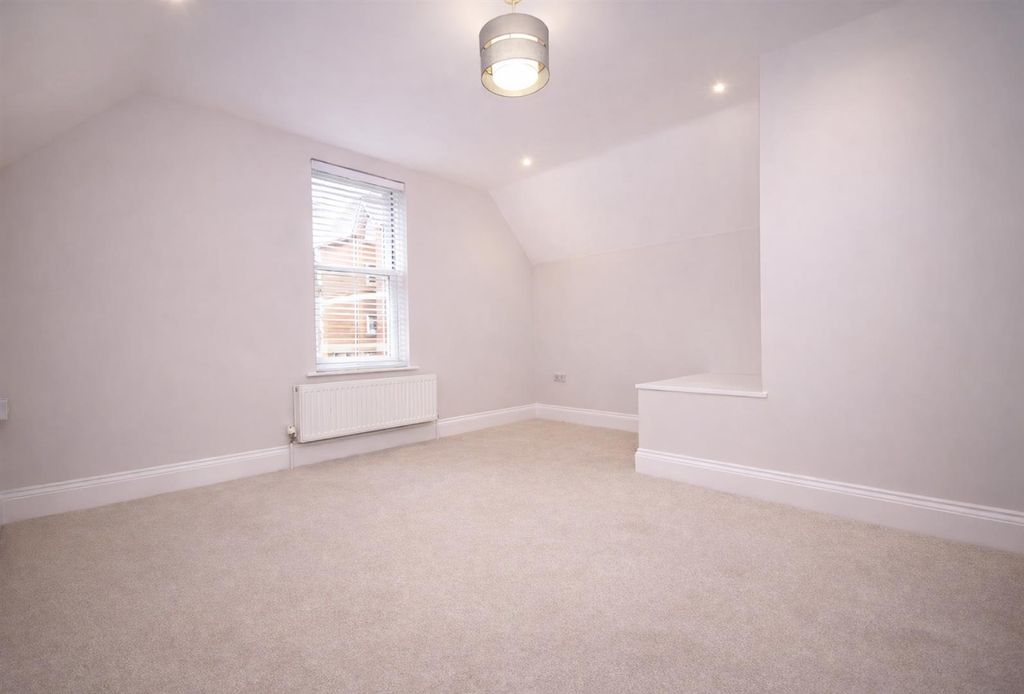 Property photo 3 of 6 Lounge