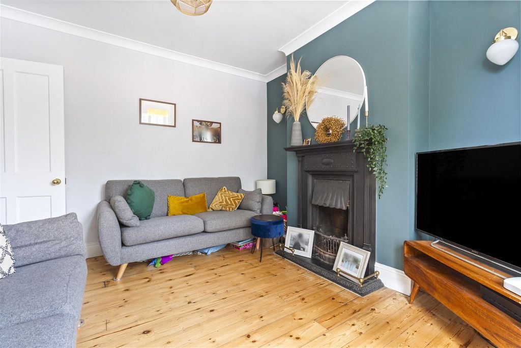 Property photo 3 of 17 19 Ashacre Lane-002.Jpg