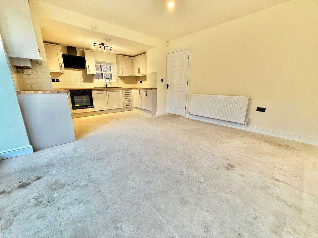 Property photo 2 of 26