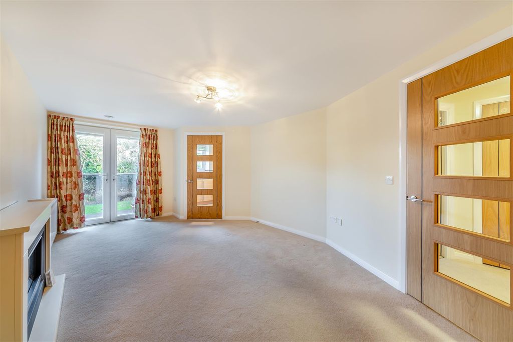 Property photo 2 of 20 8578938-Interior09.Jpg