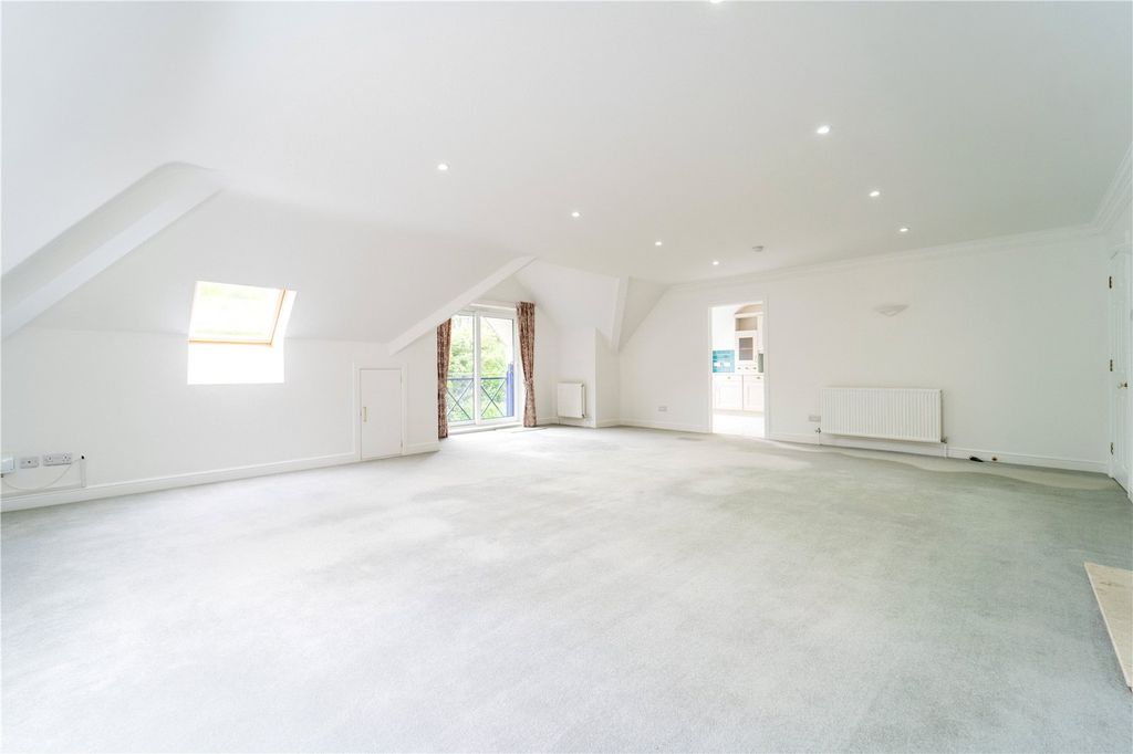3 bed flat for saleWest Overcliff Drive, Bournemouth BH4 photo 4