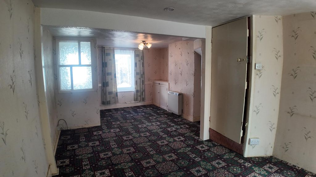 Property photo 3 of 21 Living Room