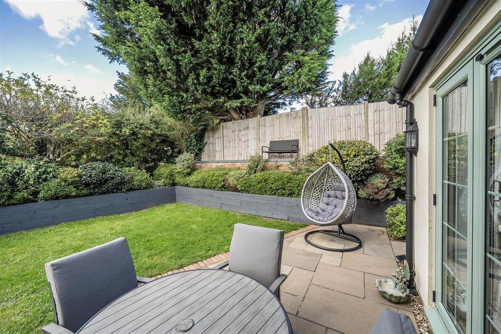 Property photo 3 of 24 Garden