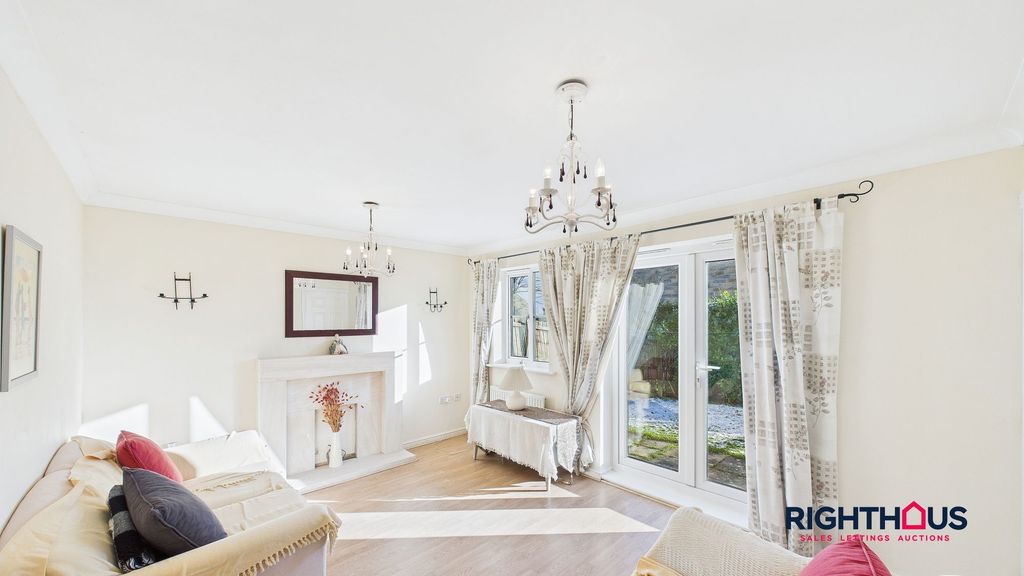 Property photo 2 of 20