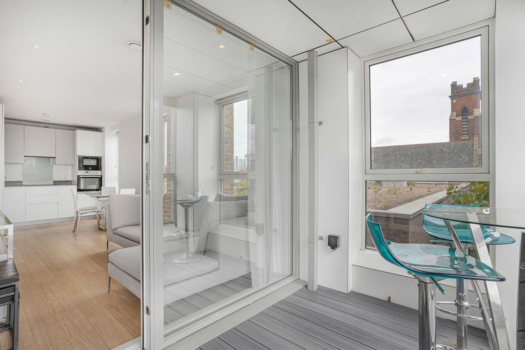 Property photo 3 of 18 Balcony