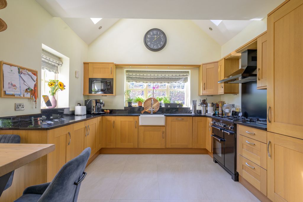Property photo 3 of 27 Kitchen