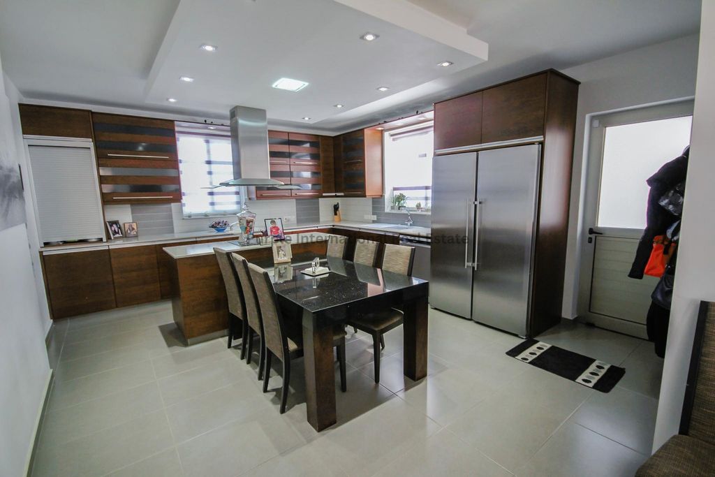 Property photo 3 of 24