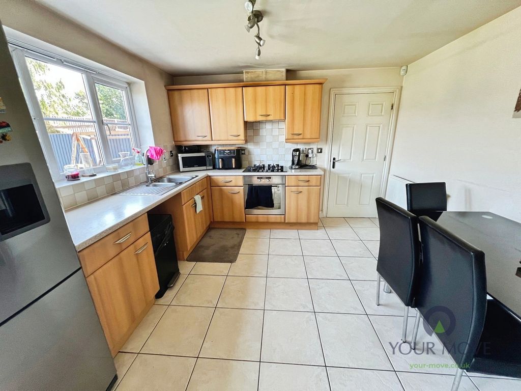 Property photo 3 of 18 Kitchen 1