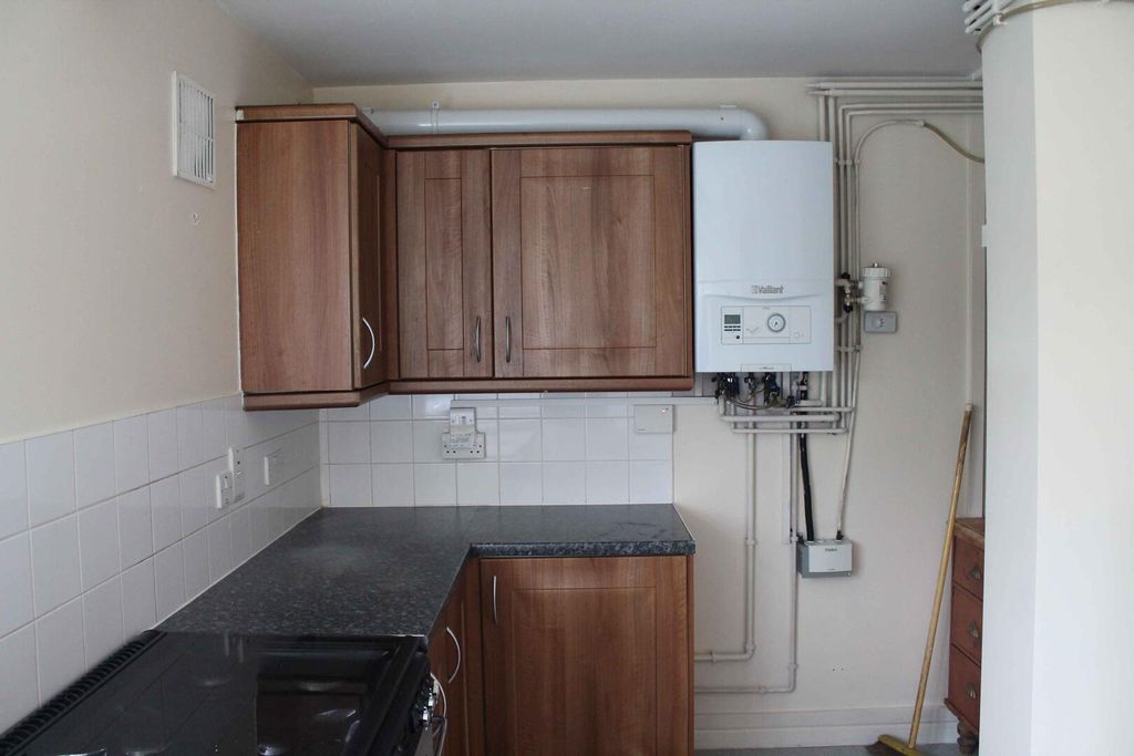 Property photo 3 of 8 Kitchen