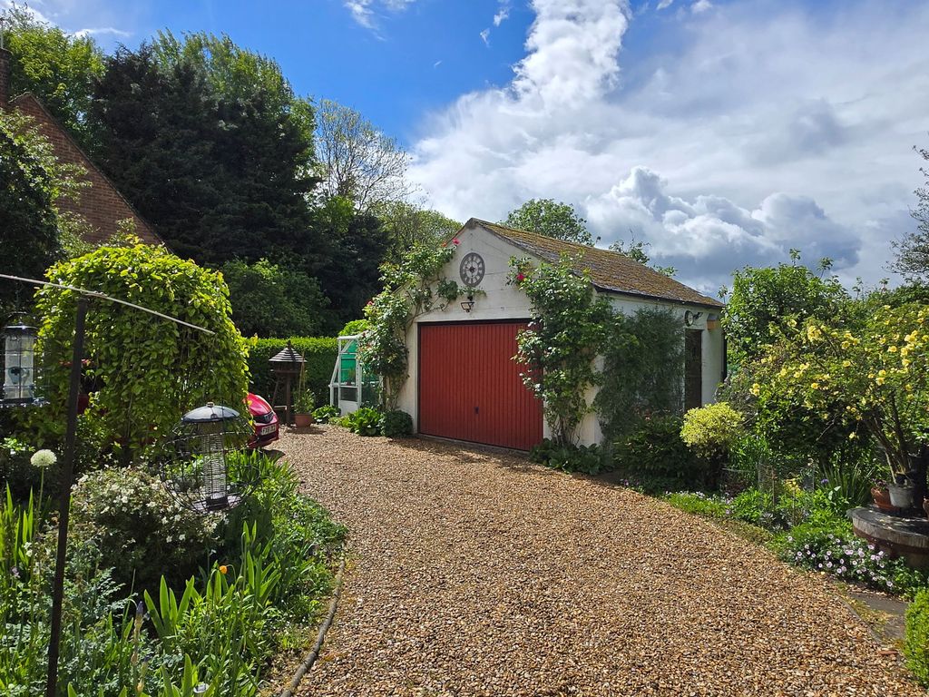 Property photo 2 of 30