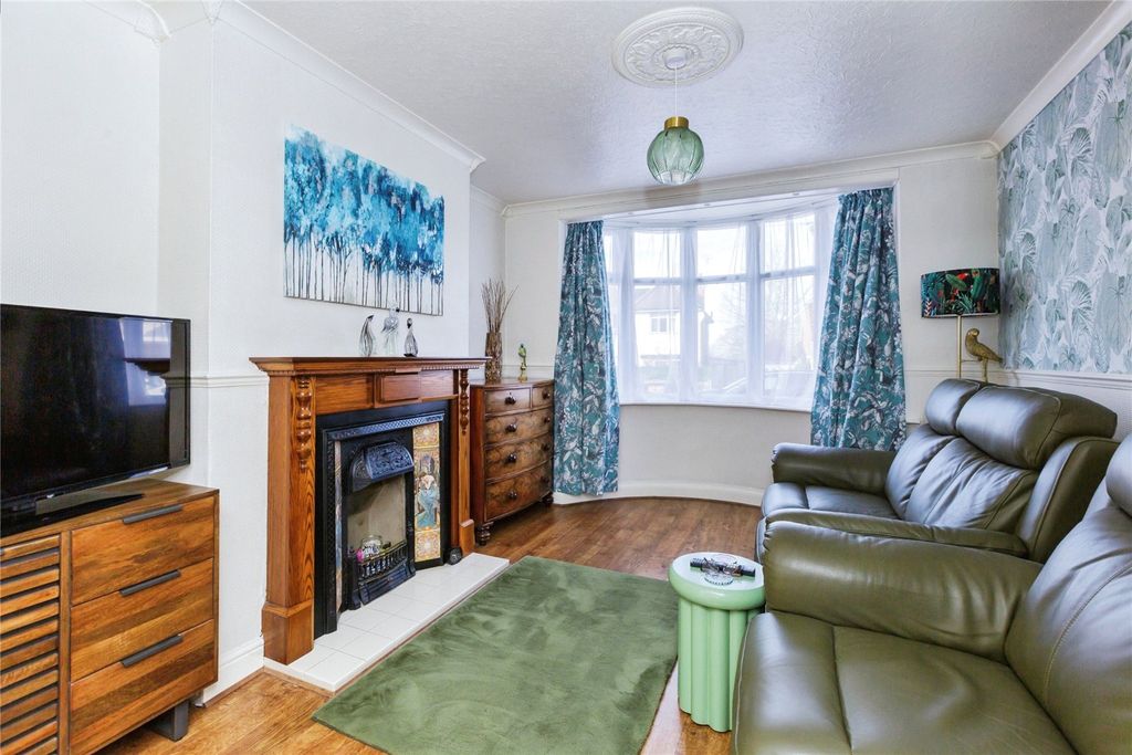 Property photo 2 of 16 Lounge