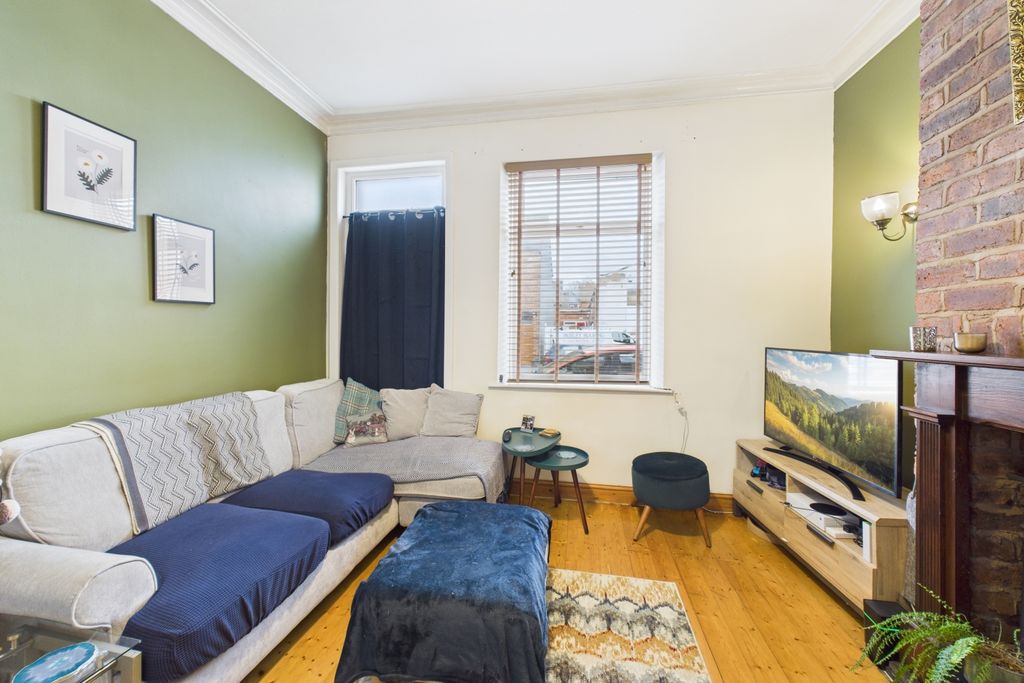 Property photo 2 of 22 Lounge