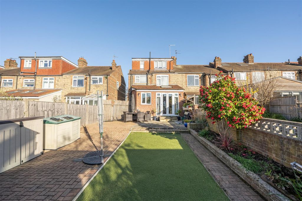 Property photo 3 of 23 Coolgardie Avenue, E4